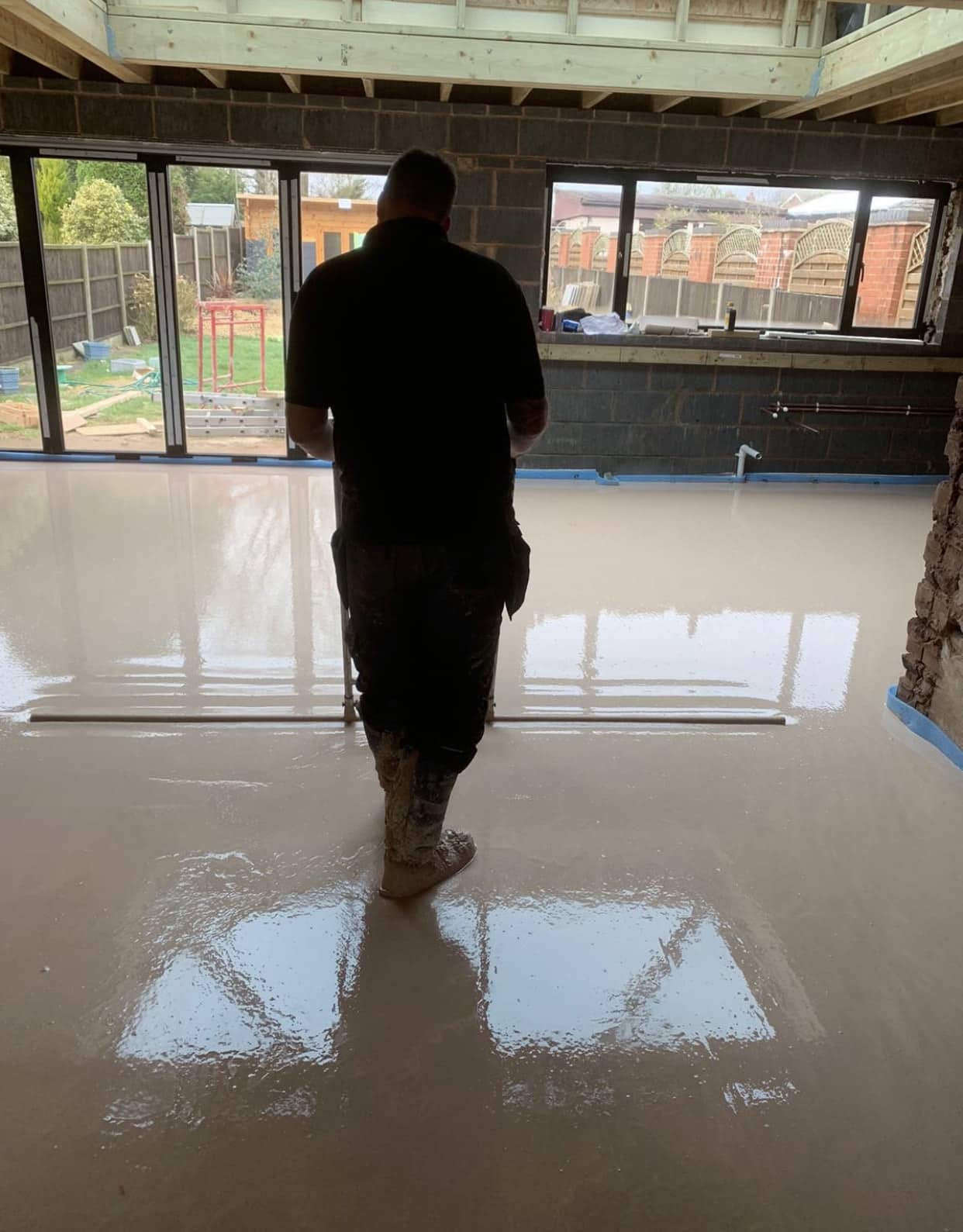 Smoothing Floor Screed process - kitchen extension - one gentleman