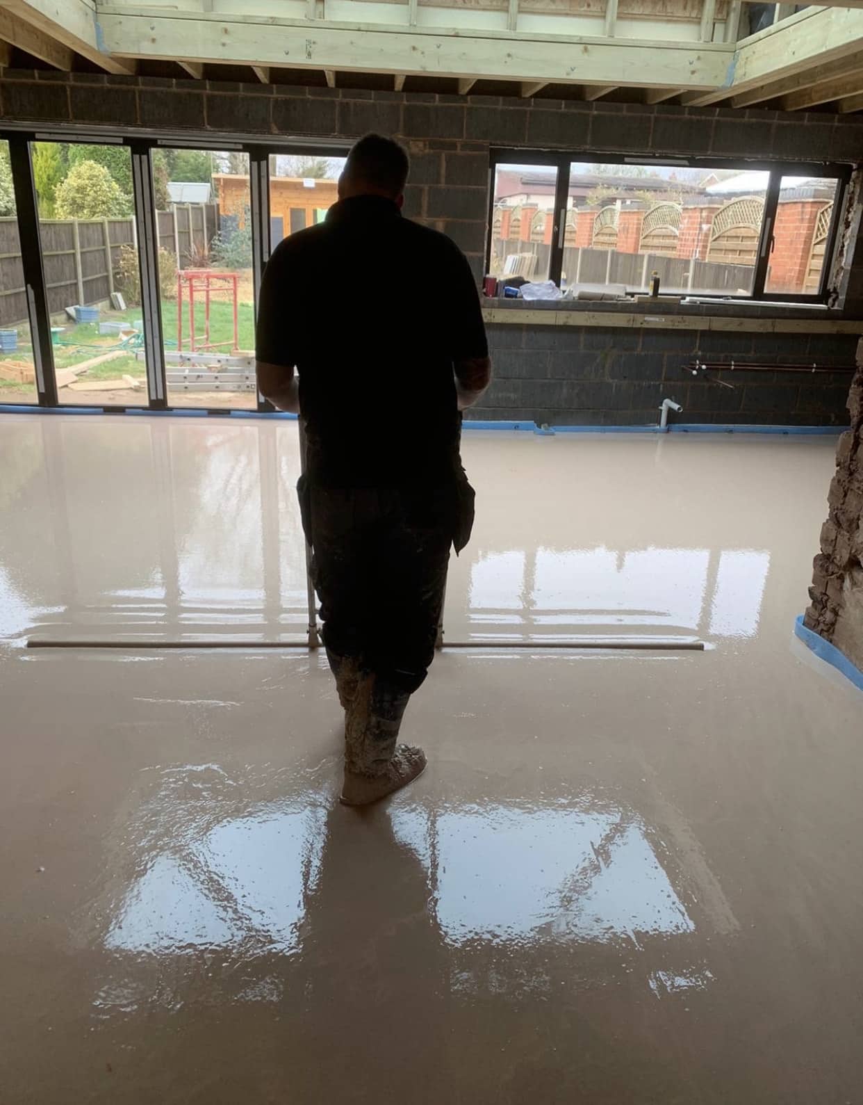 Smoothing Floor Screed process - kitchen extension