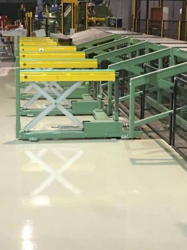 thin section yellow and green screed machine in factory