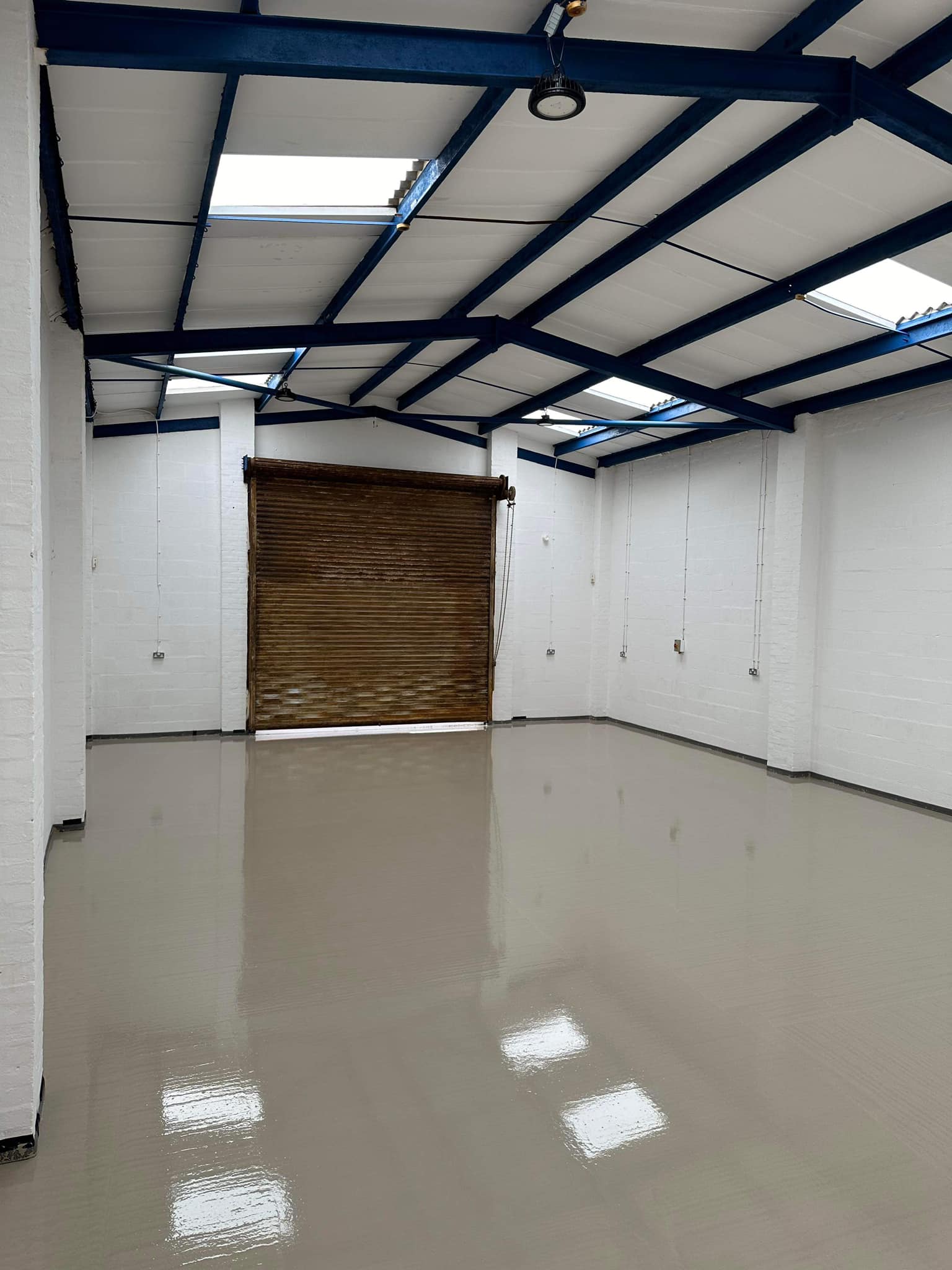 A garage floor screeded by liquid floor screed Rugby contractors: GM Floor Screeds