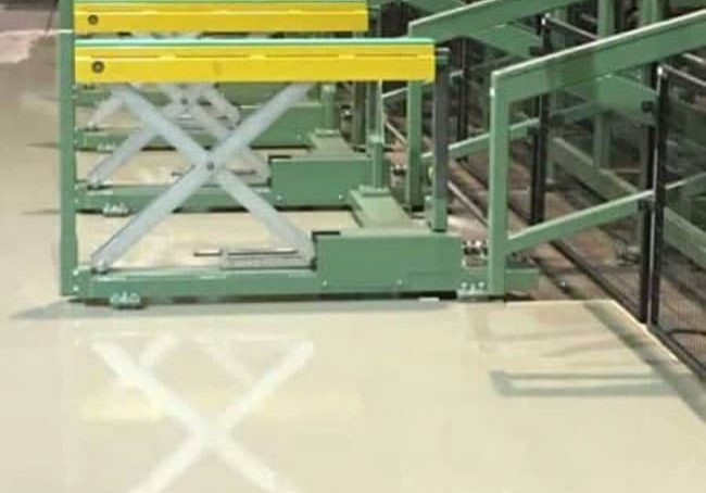 thin section yellow and green screed machine in factory